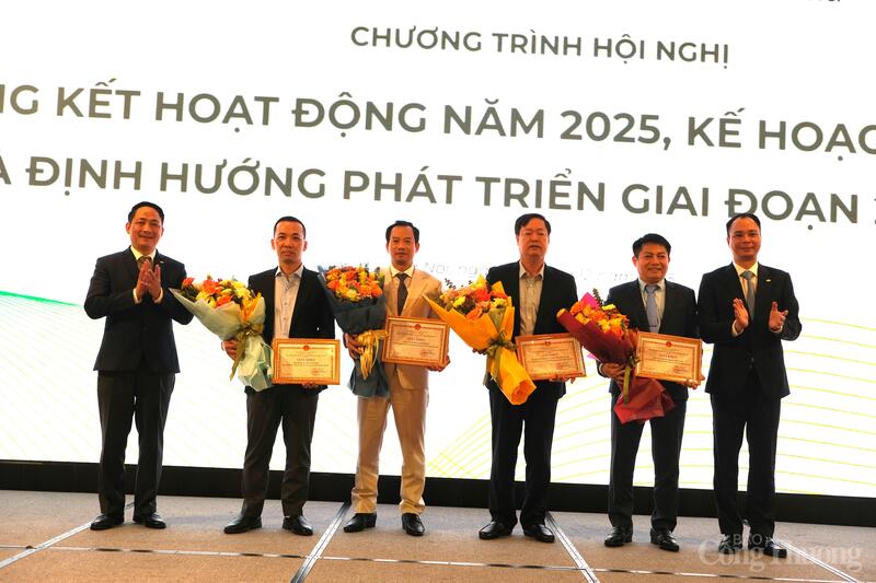 VEAM đã trao thưởng cho các đơn vị có nhiều thành tích tốt trong hoạt động sản xuất - kinh doanh năm 2025