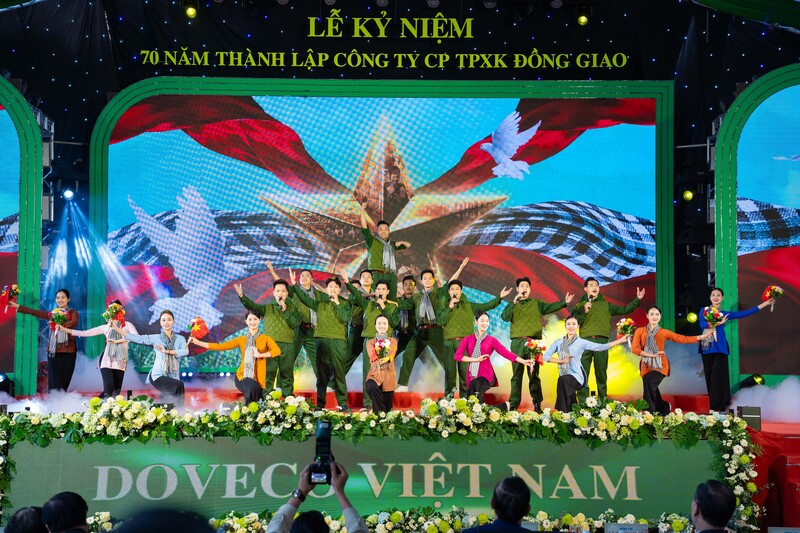 Chương trình ca nhạc chào mừng trong lễ kỷ niệm