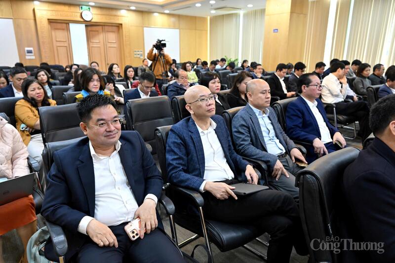 Đại diện các đơn vị tham dự hội nghị. Ảnh: Cấn Dũng