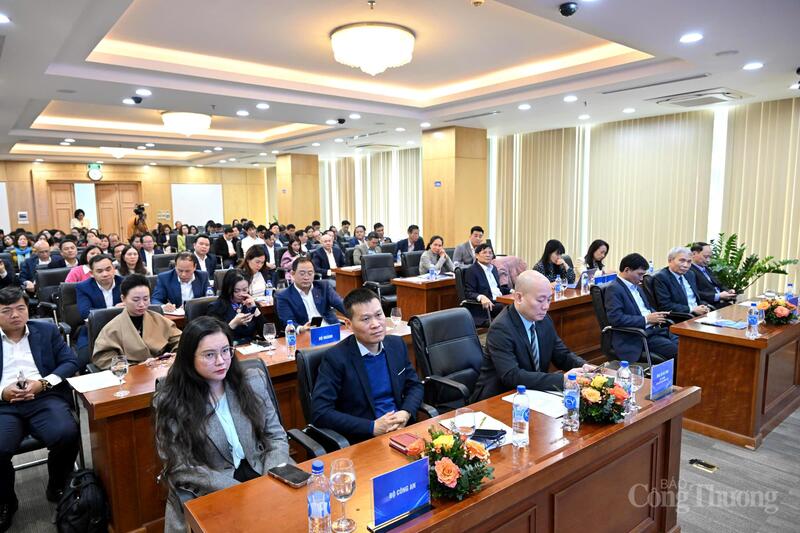 Các đại biểu tham dự hội nghị. Ảnh: Cấn Dũng