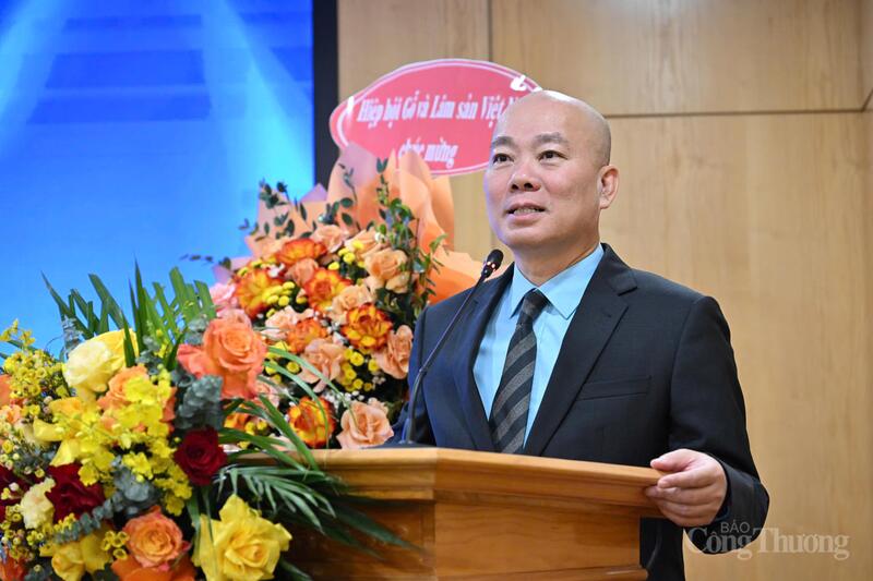 Ông Vũ Bá Phú - Cục trưởng Cục Xúc tiến thương mại phát biểu tại Hội nghị tổng kết công tác năm 2025 và triển khai nhiệm vụ năm 2026. Ảnh: Cấn Dũng