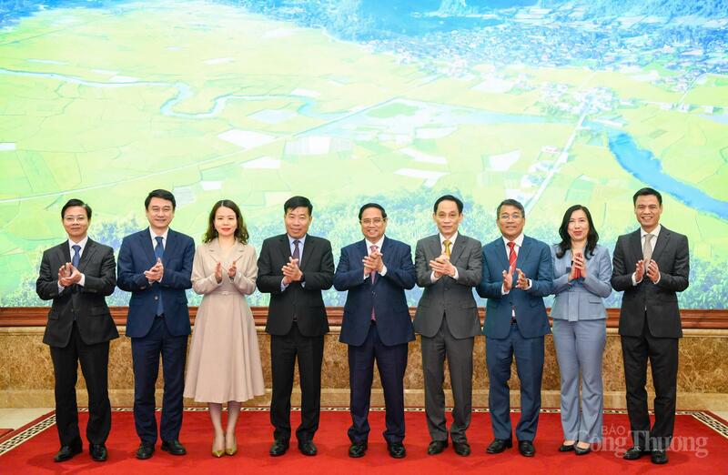 Thủ tướng Phạm Minh Chính cùng lãnh đạo Bộ Ngoại giao.