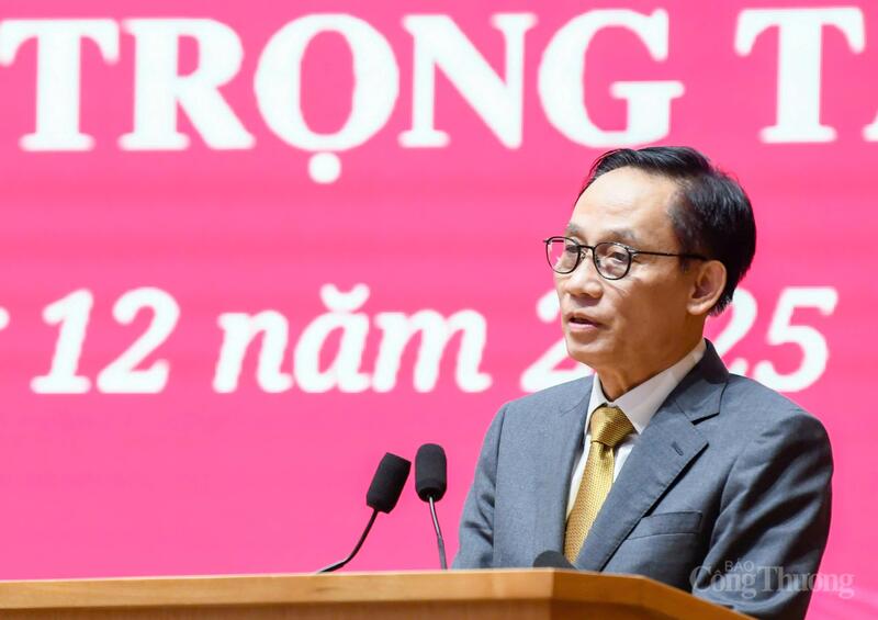 Bí thư Trung ương Đảng, Bộ trưởng Bộ Ngoại giao Lê Hoài Trung phát biểu tại hội nghị.