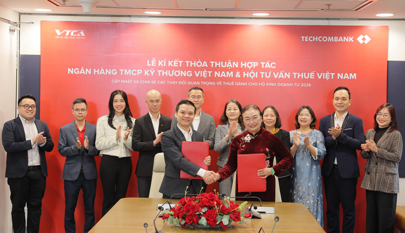 Techcombank và VTCA ký kết thỏa thuận hợp tác chiến lược triển khai các chương trình truyền thông, chia sẻ và tư vấn kiến thức thuế cho cộng đồng hộ kinh doanh. Ảnh: Như Thủy