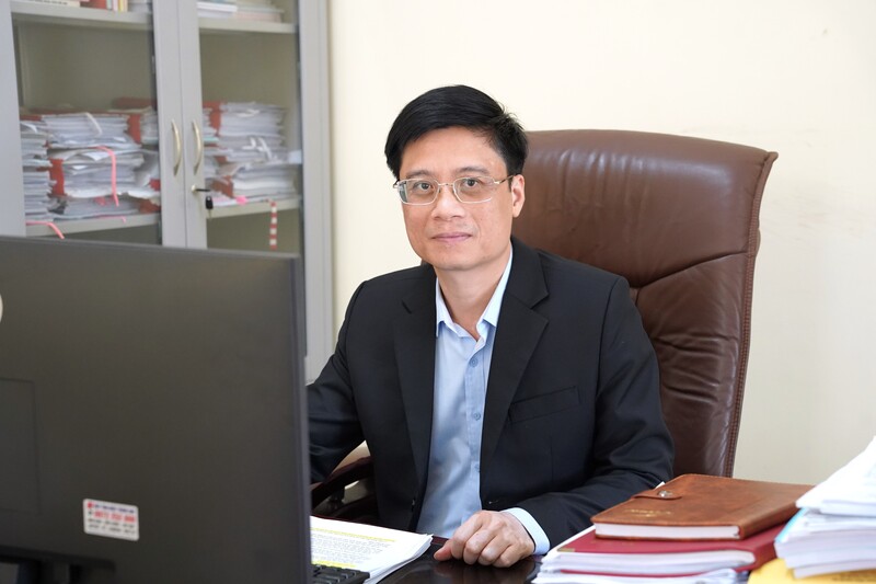 Ông Lê Văn Lương, Chi cục trưởng Chi cục Kinh tế hợp tác và Phát triển nông thôn tỉnh Nghệ An trao đổi với phóng viên Báo Công Thương. Ảnh: Mai Liễu