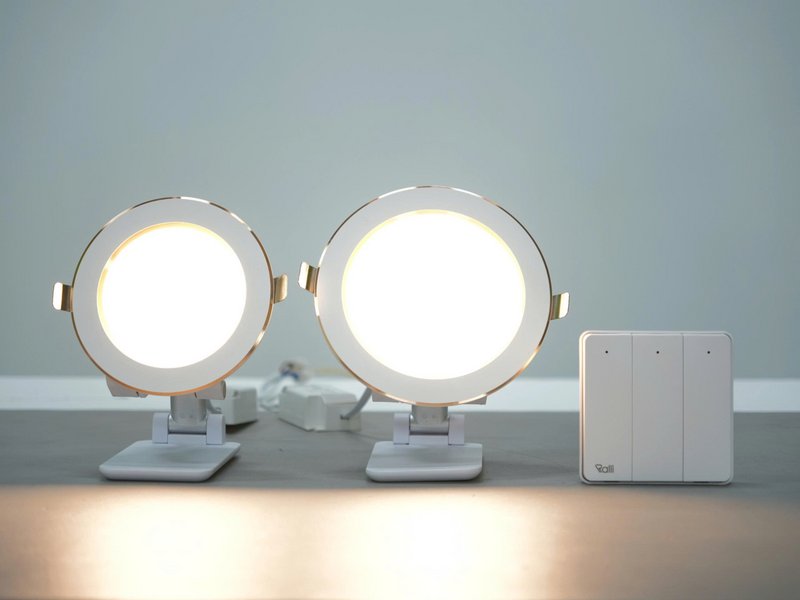 Combo downlight âm trần đổi màu hiệu suất cao kết hợp công tắc không dây không pin của Rạng Đông tiết kiệm điện, thân thiện môi trường (Ảnh: DNCC)