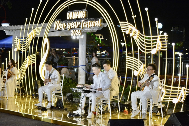 Không gian “Hòa nhịp chào năm mới” quy tụ các ban nhạc trong nước và quốc tế, mang đến trải nghiệm âm nhạc đa dạng. Ảnh: Ngọc Thảo