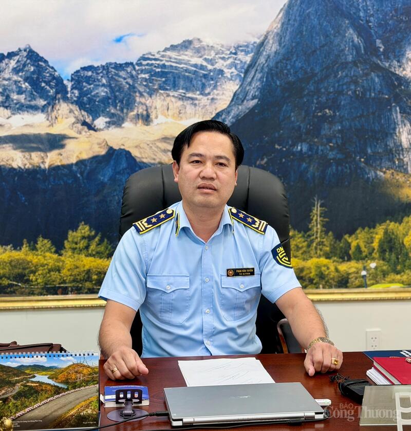 Ông Phan Văn Tuyên, quyền Chi cục trưởng Chi cục Quản lý thị trường tỉnh Lâm Đồng. Ảnh: Diễm Thương.