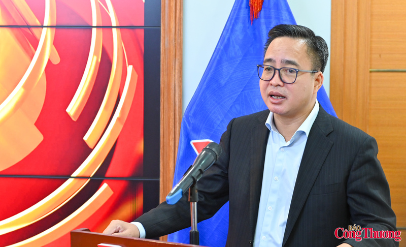 Ông Phạm Mạnh Hùng, Phó Tổng Giám đốc VOV phát biểu tại buổi họp báo.