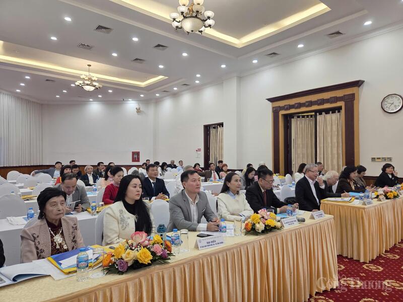 Các đại biểu dự hội nghị.