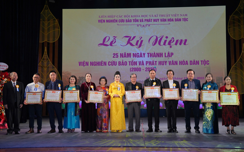 Lễ kỷ niệm 25 năm Ngày thành lập Viện Nghiên cứu bảo tồn và phát huy văn hóa dân tộc và trao Giải thưởng Đào Tấn năm 2025. Ảnh: Hương Sen