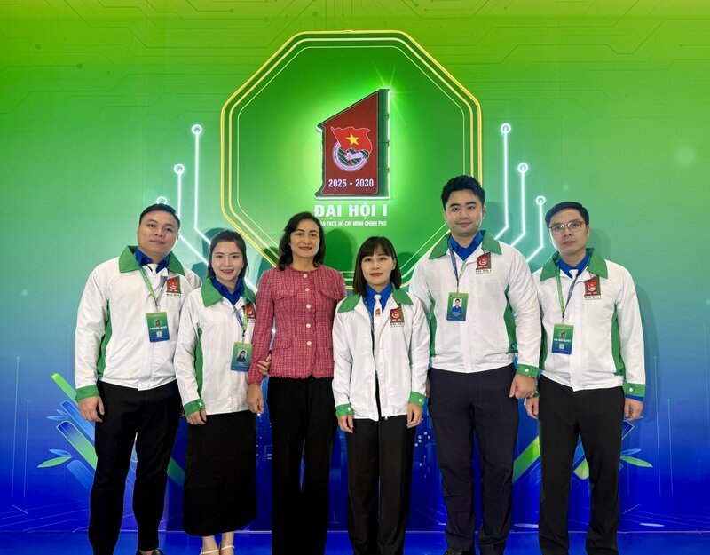 Thứ trưởng Bộ Công Thương Phan Thị Thắng cùng đoàn đại biểu Đoàn Thanh niên Bộ Công Thương tại Đại hội đại biểu Đoàn Thanh niên Chính phủ