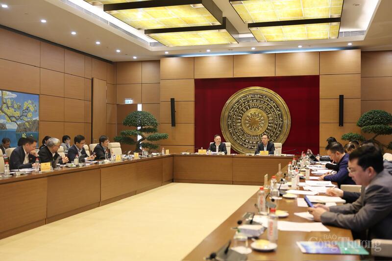 Toàn cảnh Hội nghị tham vấn đối với hồ sơ xây dựng chính sách của Luật Dầu khí (sửa đổi), thay thế Luật Dầu khí năm 2022. Ảnh: Quỳnh Trang