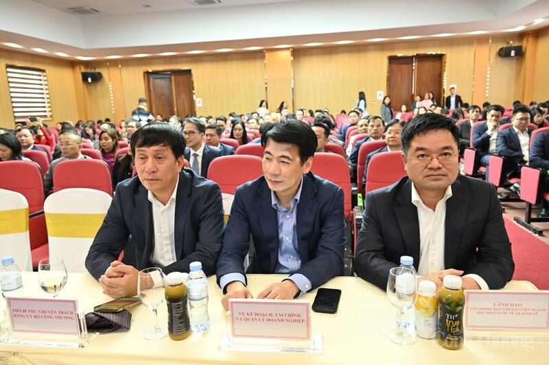 Quyền  Bộ trưởng Lê Mạnh Hùng dự Hội nghị Tham tán thương mại 2025 - 4