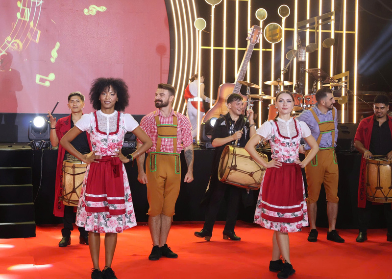 Các tiết mục nghệ thuật sôi động tại lễ khai mạc.