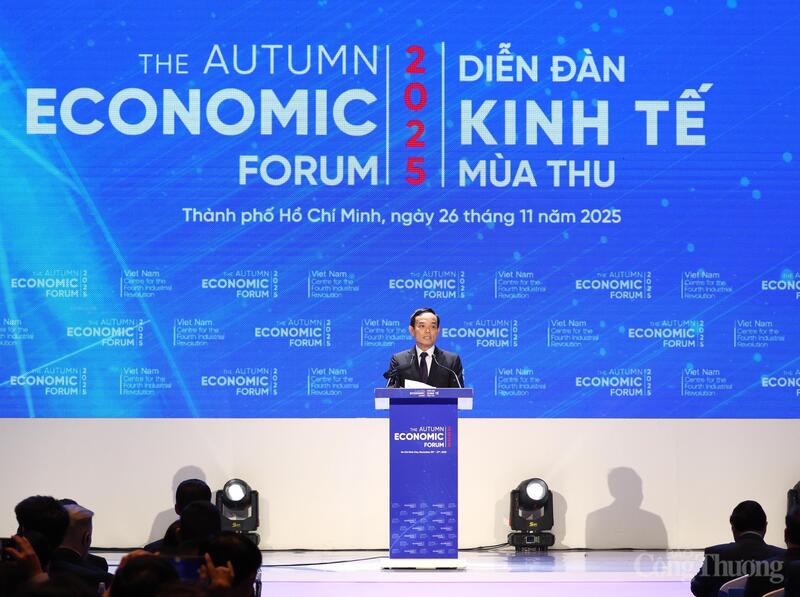 Bí thư Thành ủy TP. Hồ Chí Minh Trần Lưu Quang phát biểu tại Diễn đàn Kinh tế mùa Thu 2025. Ảnh: Hoàng Chiến