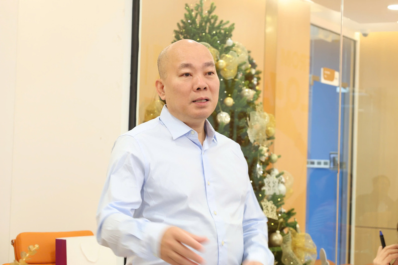 Ông Vũ Bá Phú - Cục trưởng Cục Xúc tiến thương mại chia sẻ tại buổi làm việc. Ảnh: Đỗ Nga