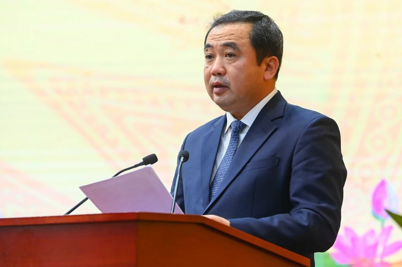 Bộ trưởng Trần Đức Thắng báo cáo Tổng kết thực hiện Kế hoạch phát triển ngành Nông nghiệp và Môi trường năm 2025, giai đoạn 2020 - 2025 và triển khai kế hoạch năm 2026. Ảnh: Tùng Đinh.