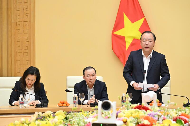 Ông Trần Hữu Linh phát biểu tại hội nghị