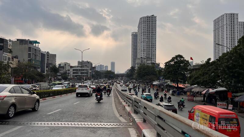 Giao thông Hà Nội ra sao trong ngày làm việc cuối cùng năm 2025?  - 1