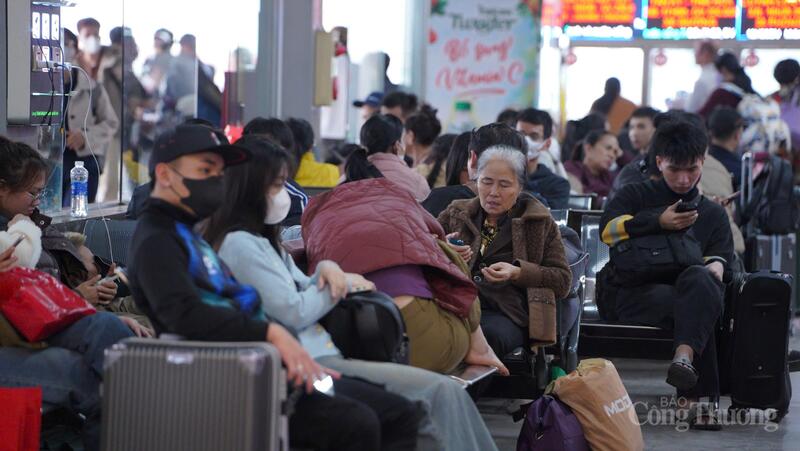 Ghi nhận lượng người dân di chuyển rời Thủ đô về quê trong ngày tăng cao.