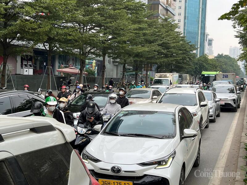 Ghi nhận tại bến xe Mỹ Đình, lượng hành khách về quê tăng rõ rệt.