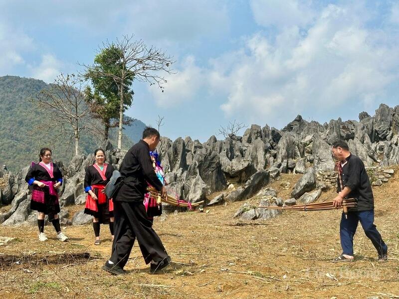 Qua các lễ hội tại Điện Biên, du khách được trải nghiệm các tour tham quan các điểm di tích lịch sử, các điểm đến du lịch, trang phục, văn hóa, phong tục của đồng bào các dân tộc.
