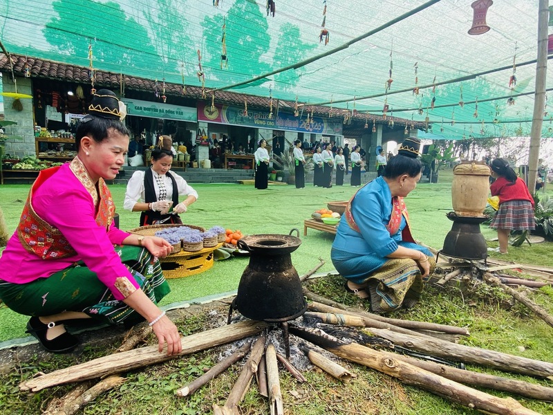 Tái hiện không gian phiên chợ vùng cao giữa Hà Nội - 4