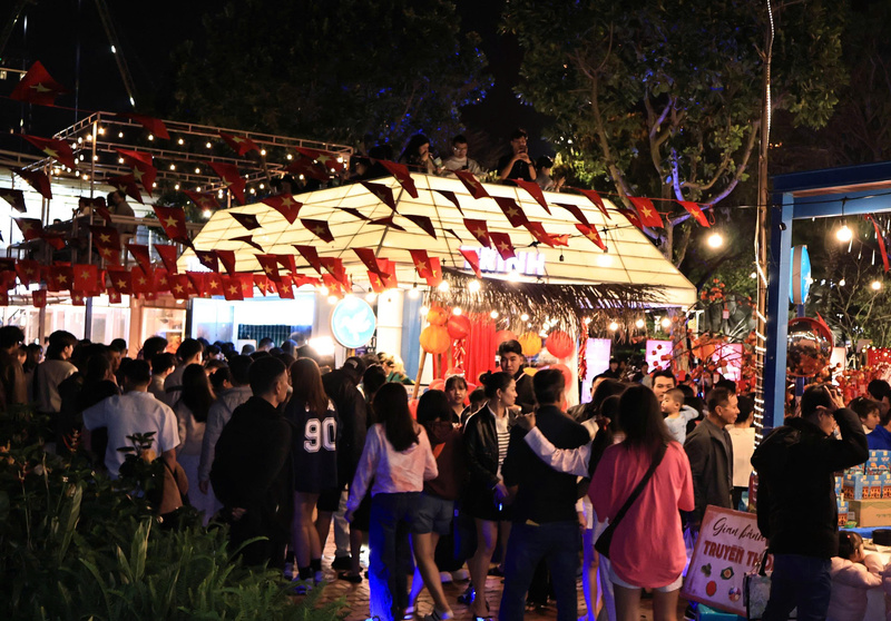 Năm nay, Lễ hội chào năm mới được tổ chức ở nhiều địa điểm, mang lại một không gian lễ hội rộng mở. Ảnh: Diễm Phúc