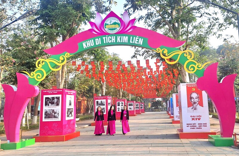 Khu di tích Quốc gia đặc biệt Kim Liên rực rỡ cờ hoa, đón người dân và du khách trong không khí vui tươi chào đón năm mới 2026. Ảnh: Bảo Tuấn