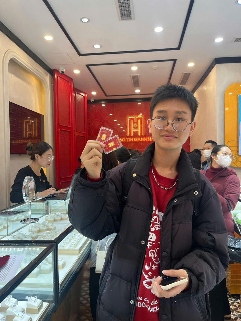 Một bạn trẻ đã nhanh tay rước về 2 "tiểu kim cát" Tứ Quý Thịnh Vượng.