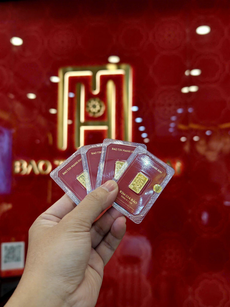 Trong tay là cả một năm an khang thịnh vượng. Bộ Tứ quý Tùng - Cúc - Trúc - Mai 0,1 chỉ đã sẵn sàng cùng bạn khai mở tài lộc, đón vận may cho năm 2026.