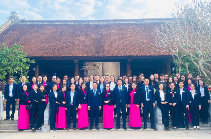 Toàn thể cán bộ, nhân viên Khu di tích Kim Liên làm việc trong những ngày nghỉ tết Dương lịch để phục vụ người dân, du khách. Ảnh: Bảo Tuấn