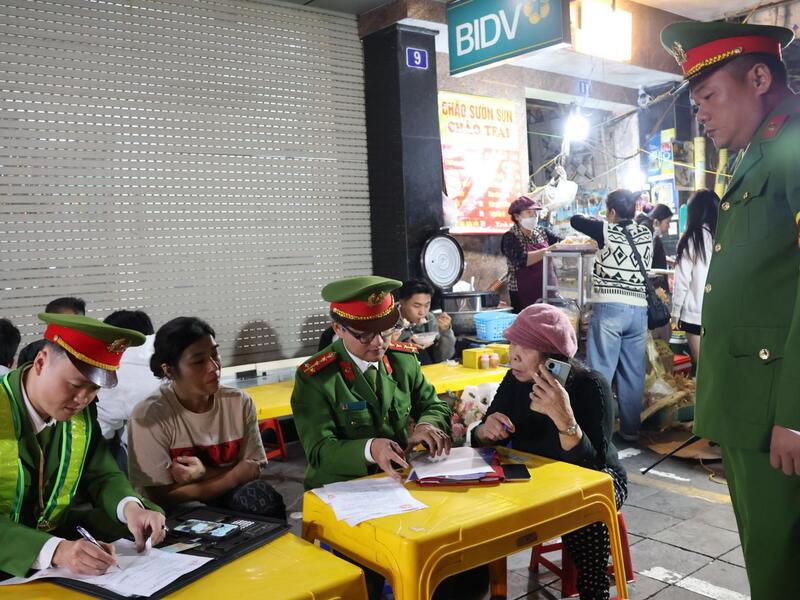 Công an TP. Hà Nội chủ động bảo đảm an ninh trật tự dịp tết Dương lịch - 6