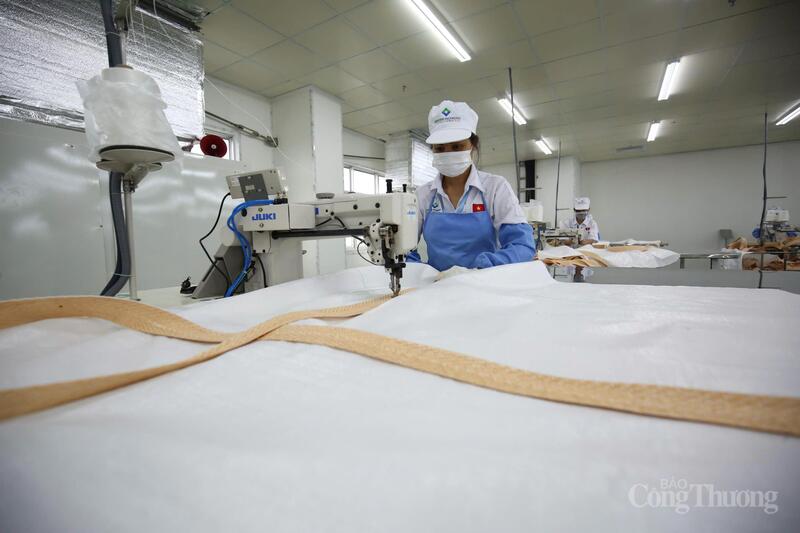 Thị trường nội địa giúp doanh nghiệp trong nước có thêm dư địa cho phát triển sản xuất. Ảnh: Nguyễn Nam