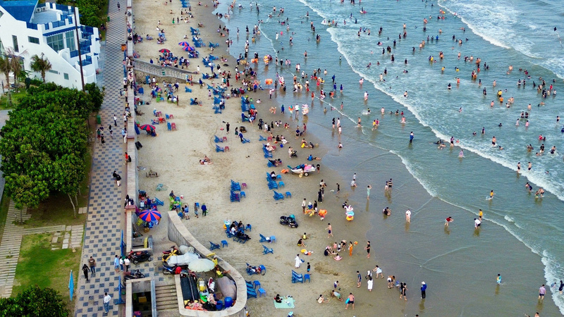 Du khách và người dân địa phương tập trung đông nhất trong khung giờ 15h - 18h.