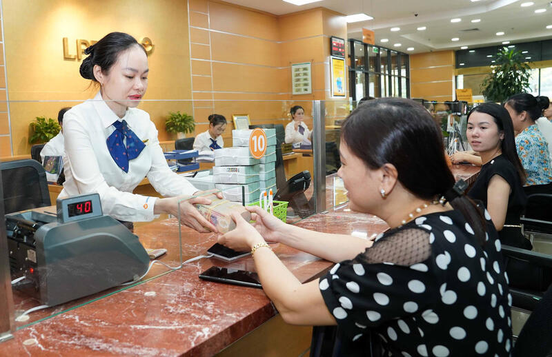 Từ tháng 10/2025, lãi suất tiền gửi đã bật tăng trên hầu hết các kỳ hạn. Ảnh: Ngọc Tuấn