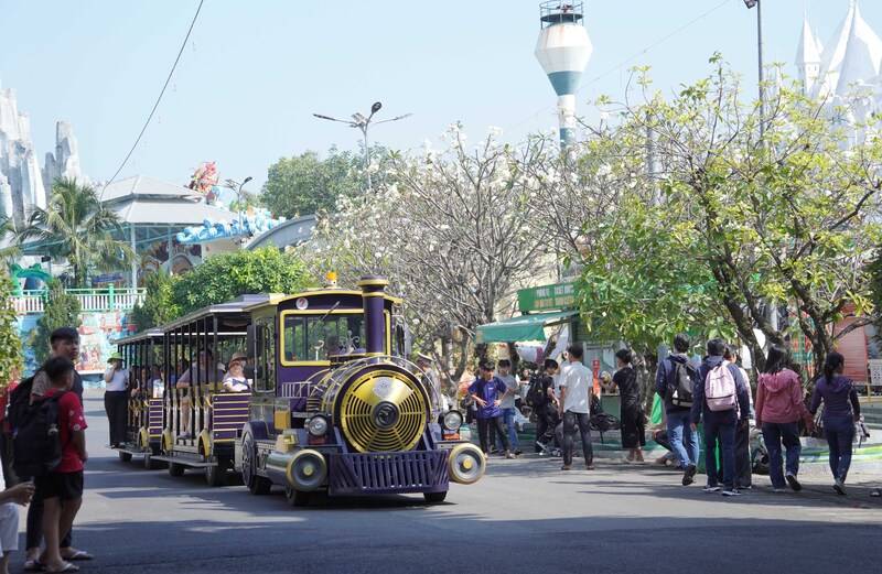 Khu du lịch, vui chơi TP. Hồ Chí Minh sôi động dịp tết Dương lịch 2026 - 7