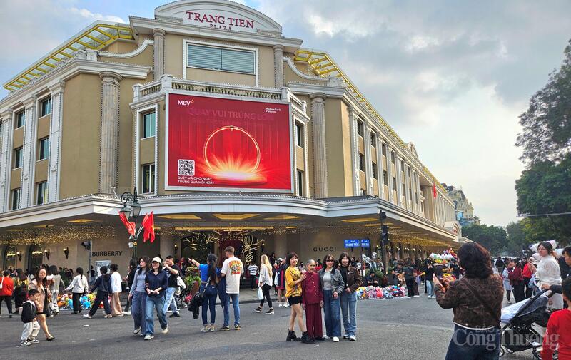 Phố Tràng Tiền - điểm check in lý tưởng cho du khách. Ảnh: TK