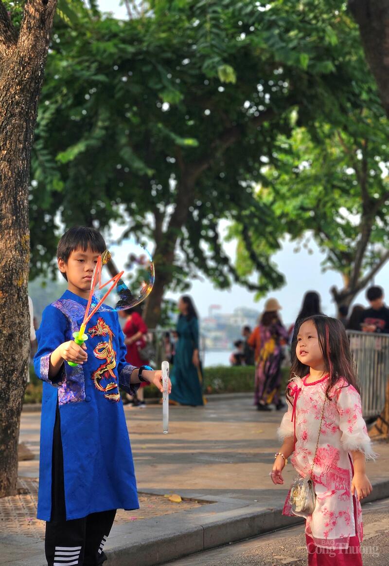 Trẻ em nô đùa, vui chơi. Ảnh: TK