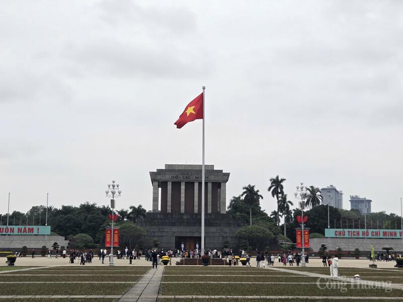 Quang cảnh Lăng Chủ tịch Hồ Chí Minh sáng 2/1/2026.