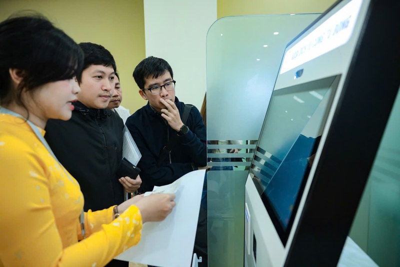 Các bộ ngành đã đẩy mạnh số hóa quy trình quản lý, cải thiện chất lượng phục vụ, góp phần hình thành nền hành chính hiện đại. Ảnh: Q.N