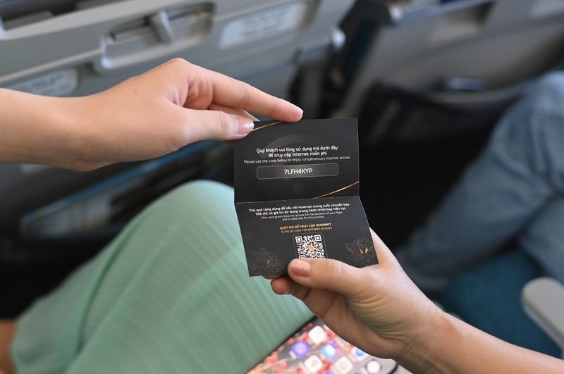 Trong thời gian từ nay đến hết 31/3/2026, Vietnam Airlines sẽ tiếp tục cung cấp miễn phí dịch vụ Internet cho khách hàng hạng thương gia và 15 phút nhắn tin cho toàn bộ hành khách