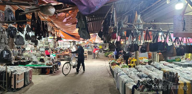 Về chợ Bố Hạ, cảm nhận tết Tây theo cách ta. Ảnh: TK