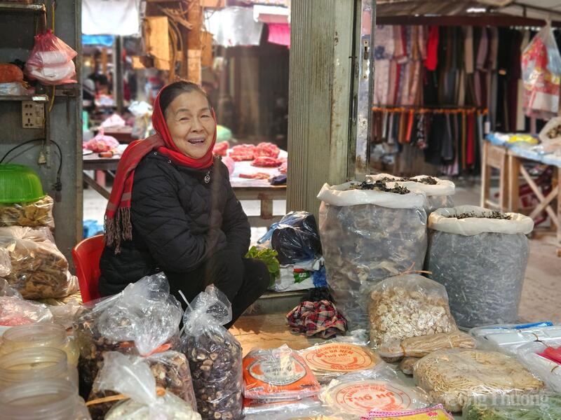 Gian bán đồ khô phục vụ dịp tết Dương lịch. Ảnh: TK