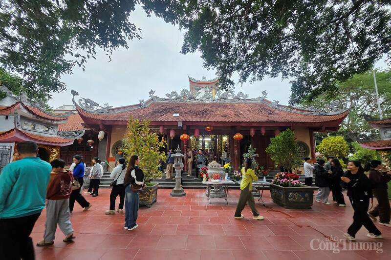 Đền Cô Chín Thượng gắn bó mật thiết với đời sống tinh thần của du khách và nhân dân trong vùng, trở thành điểm đến quen thuộc mỗi dịp đầu năm mới. Ảnh: TK