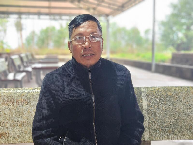 Thủ nhang đền chia sẻ về ý nghĩa tâm linh và giá trị truyền thống của ngôi đền đã gắn bó trong chiều sâu tâm thức của nhân dân trong vùng. Ảnh: TK