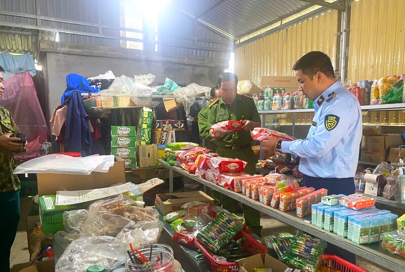 Lực lượng QLTT phối hợp với các lực lượng chức năng tăng cường kiểm tra, kiểm soát trong dịp tết Nguyên đán. Ảnh: Chi cục QLTT