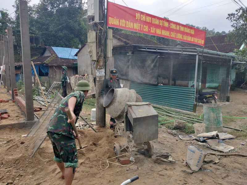 Sau 1 tháng triển khai “Chiến dịch Quang Trung”, Quảng Ngãi đã hoàn thành sửa chữa 319/319 căn nhà hư hỏng nặng tại 54 xã, phường. Ảnh: Tuệ Lâm