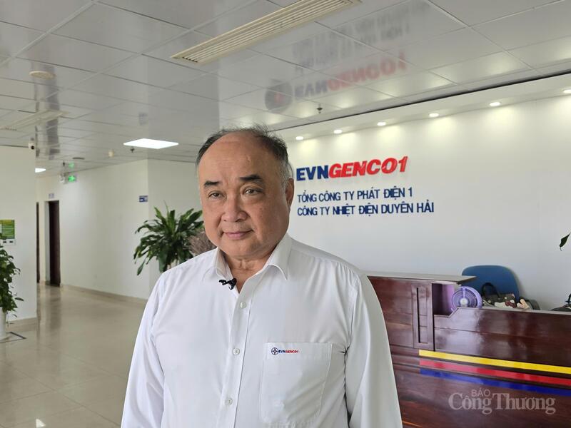 Ông Âu Nguyễn Đình Thảo, Phó Giám đốc Công ty Nhiệt điện Duyên Hải chia sẻ thông tin với phóng viên Báo Công Thương